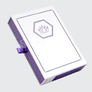 Çekmeceli Mukavva Kutu ile kurumsal hediyelerinize prestij katın. Welcome pack ve VIP kutuları için ideal çözümler sunar. Kreatif tasarımlar ve şık sunum.