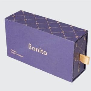 Çekmeceli mukavva kutular, hem ev hem de ofis için ideal çözümler sunar. Eşyalarınızı düzenli tutarken, dekoratif bir görünüm sağlar ve kullanışlıdır.