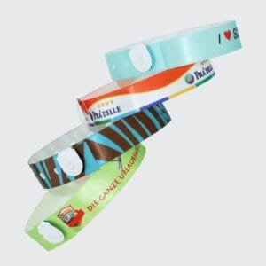 Çıtçıt kilitli saten kumaş bileklik ile şıklığı ve rahatlığı bir arada yaşayın. Hem günlük kullanım için ideal hem de özel günlerinizde tarzınızı tamamlar. Yüksek kaliteli saten kumaştan üretilmiş, farklı renk seçenekleriyle dikkat çeken bileklikler, her zevke hitap eder. Hemen keşfedin ve tarzınıza tarz katın!