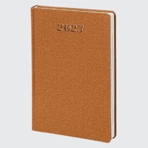 Ataşehir Model 17,5×24 cm Günlük Ajanda, termo PU sert kapak ile zarif ve dayanıklı bir yapı sunar. Dijital, serigraf, UV ve sıcak klişe baskı teknikleriyle tamamen özelleştirilebilir. 70 gr ivory krem kağıdı ve 336 sayfasıyla iş hayatında planlama ve organizasyonu kolaylaştırır. Kapak renk seçenekleri ve logo ekleme özelliği ile kurumsal kimliğinizi güçlendirir. Şık tasarımı, renk uyumlu kalemlerle kombine edilerek profesyonel etkinliklerde ideal bir promosyon aracı olur. Markanızın bilinirliğini artıran bu ajanda ile müşterilerinize özel bir deneyim sunun.