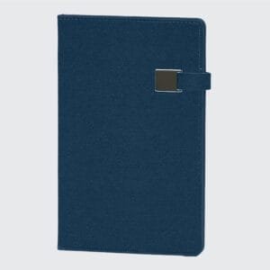 Çengelköy Model 13×21 cm Defter, zarif tasarımı ve termo PU sert kapağı ile dayanıklılığı ve şıklığı birleştiriyor. 80 gr ivory krem kağıdı, çizgili iç sayfaları ve renkli kenarları ile yazma deneyimini en üst düzeye çıkarırken, metal toka detayıyla profesyonel bir görünüm sunuyor. Neptün Global olarak, markanıza özel dijital, gofre ve lazer baskı seçenekleri ile bu defteri kişiselleştiriyoruz. Çengelköy Model, kurumsal müşteriler ve global markalar için mükemmel bir promosyon çözümüdür.