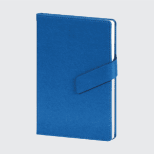 Kartal Model 13×21 cm Defter, termo PU sert kapak ve 70 gr ivory iç sayfalarıyla zarafeti ve dayanıklılığı bir araya getirir. Gofre ve dijital UV baskı seçenekleriyle özelleştirilebilir, kurumsal etkinlikler ve kampanyalar için idealdir. Farklı renk seçenekleriyle markanızı en iyi şekilde yansıtır ve iş dünyasında fark yaratmak isteyenler için mükemmel bir promosyon aracıdır. Ekibimiz, müşteri ihtiyaçlarına odaklanarak her detayı özenle tasarlamıştır.