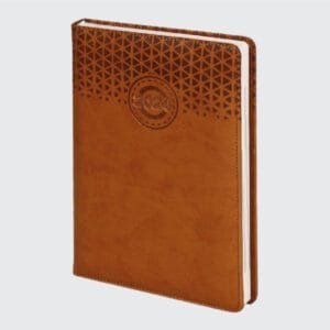 Sultanahmet Model 17×24 cm Günlük Ajanda, termo PU sert kapak ve özelleştirilebilir dijital, serigraf, UV ve sıcak klişe baskı seçenekleriyle markanızı öne çıkarır. 70 gr ivory kağıt kullanılarak üretilen bu ajanda, hem şık hem de işlevseldir. Ajandanın iç sayfalarına logo ve slogan eklenebilir. Farklı renk seçenekleri ve renk uyumlu kalem modelleri ile tam bir promosyon hediyesi haline gelir. 320 sayfalık günlük ajanda, profesyonel görünümünüzü güçlendirir ve iş hayatında fark yaratmak isteyenler için idealdir.