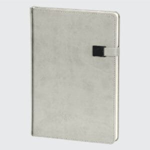 Yalova Model 17×24 cm Günlük Ajanda, termo PU sert kapak ve 70 gr ivory kağıt ile üretilmiş, tamamen özelleştirilebilir promosyon ajandadır. Dijital, Serigraf, UV ve Sıcak Klişe baskı seçenekleriyle kapaklarınızı dilediğiniz gibi tasarlayın. 336 sayfa kapasitesi ve şık tasarımı ile hem iş hayatında hem de günlük kullanımda fark yaratın. Özelleştirilebilir kapak renkleri ve desen seçenekleri ile markanızı öne çıkarın. Promosyon ajandalarımız profesyonel görünümünüzü güçlendirirken, müşterilerinize etkili bir hediye sunmanızı sağlar.