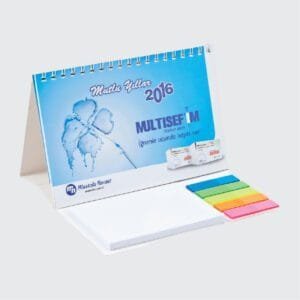 Ayraç ve Yapışkan Bloknotlu Masa Takvimi ()